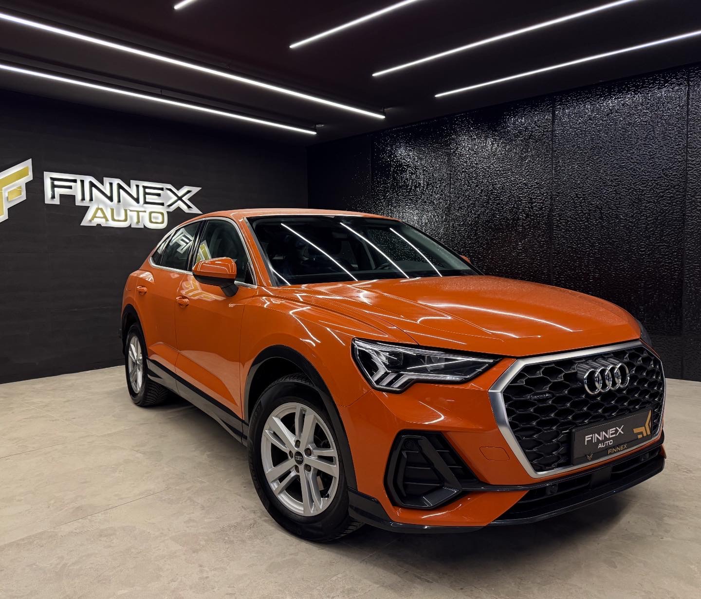 Audi Q3 sportback VIN: //
