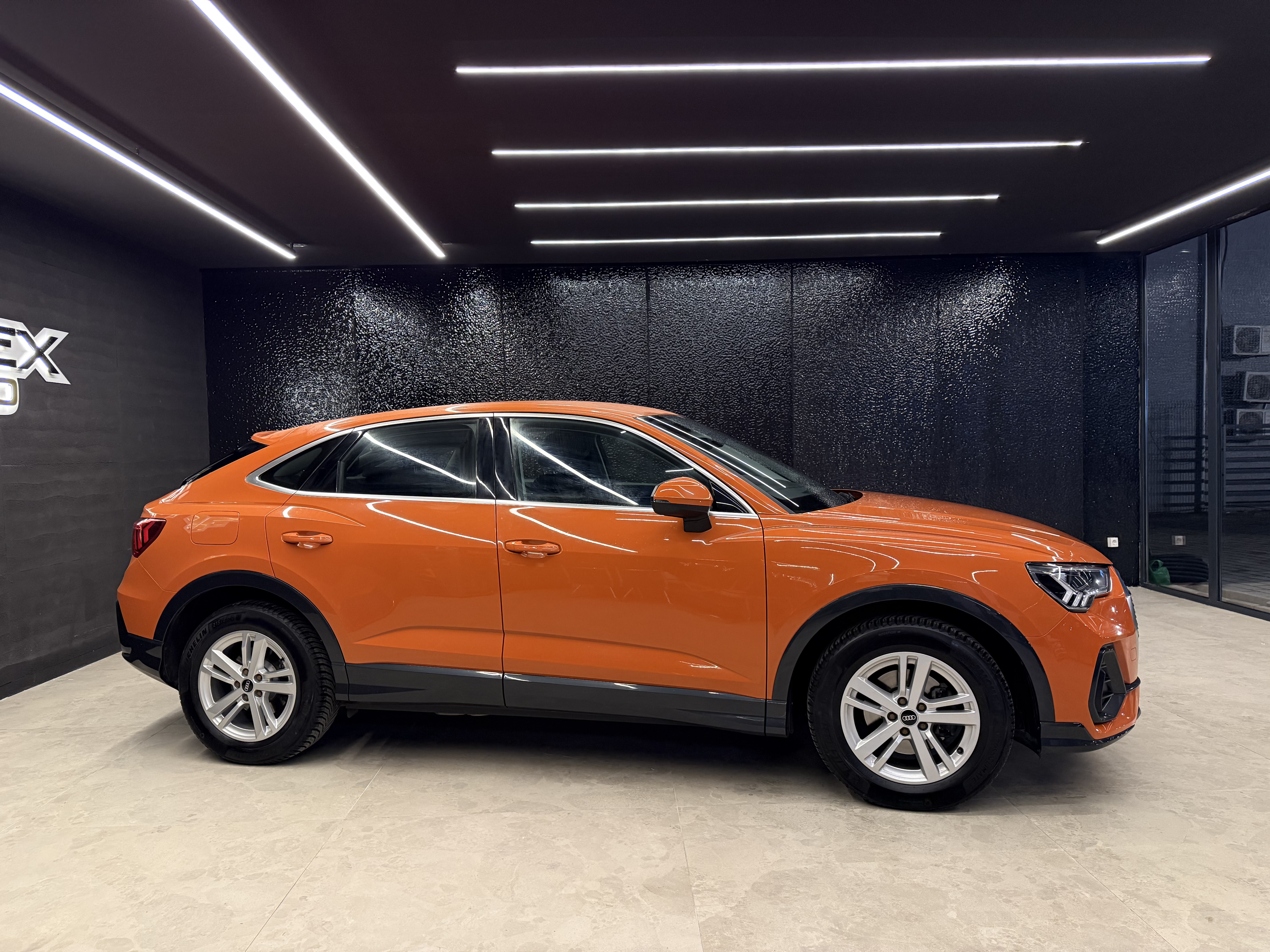 Audi Q3 sportback VIN: //