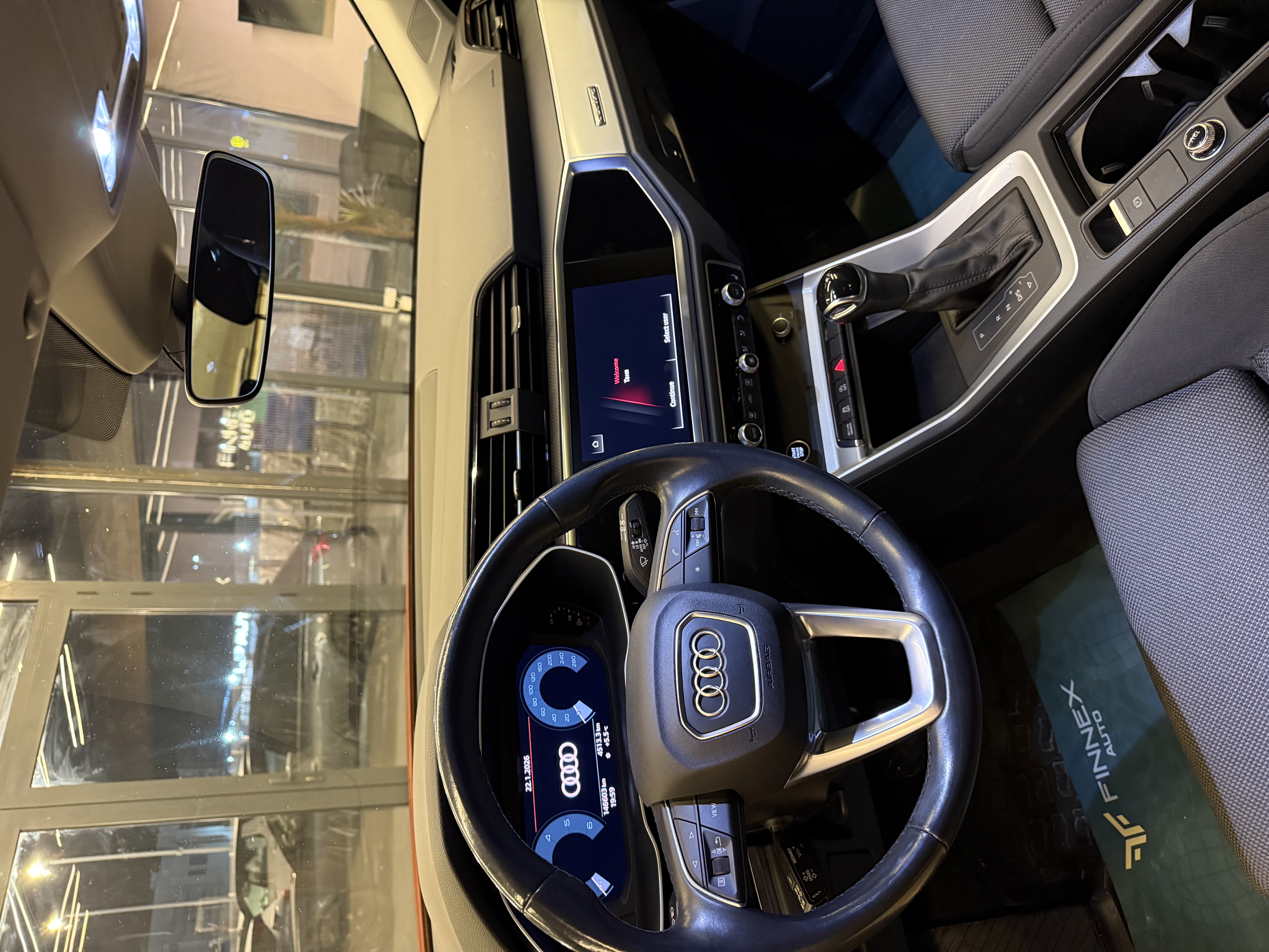 Audi Q3 sportback VIN: //